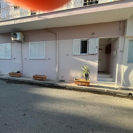 Elena S Apartment Megara Bagian luar foto