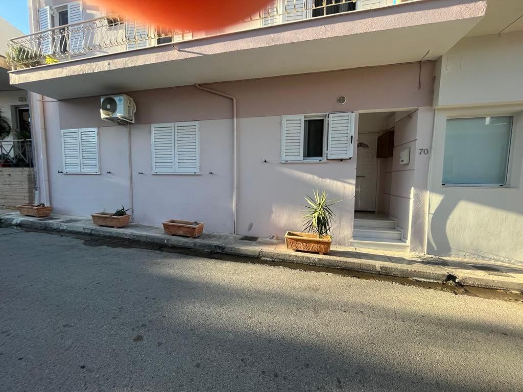 Elena S Apartment Megara Bagian luar foto